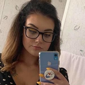 Meet your Posher, Casie